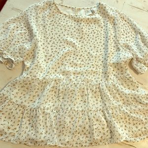 Off-white floral flowy top (s)